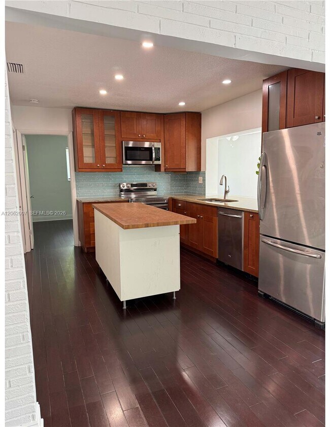 Building Photo - 5320 SW 89th Ave