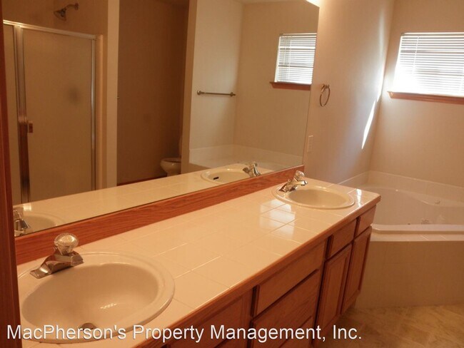 Building Photo - 3 br, 2.5 bath House - 7526 NE 204th Pl