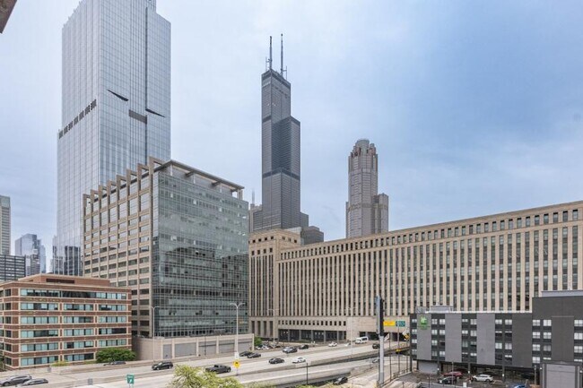 Building Photo - 2 bedroom in Chicago IL 60607