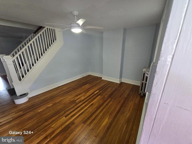 Building Photo - 462 New Elm St