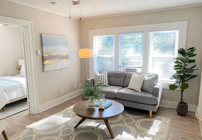 Building Photo - Gladstone Pointe Apartments