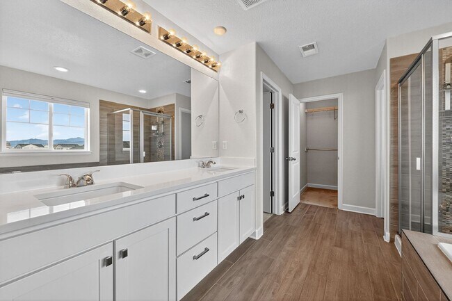 Building Photo - 590 Pikes View Dr