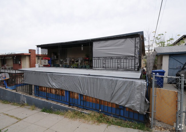 Building Photo - 4957 Gambier St