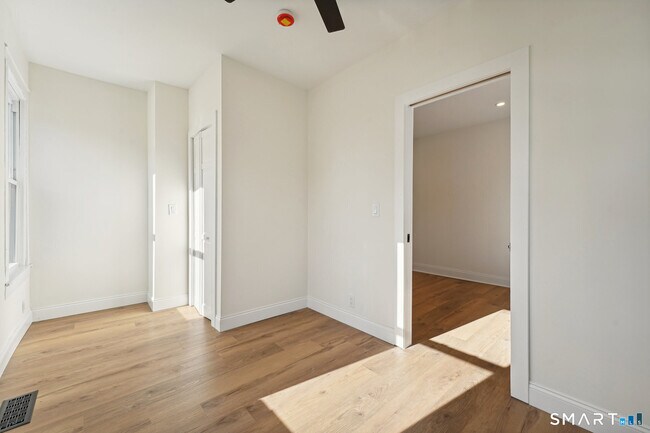 Building Photo - 21 Soundview Ave