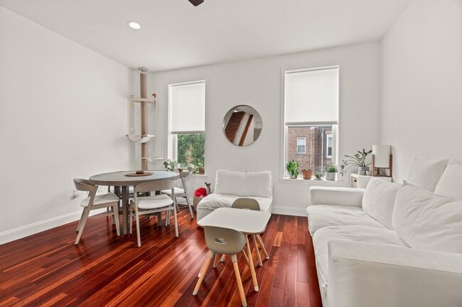 Building Photo - 1521 Tasker St