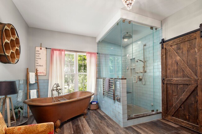 Building Photo - Spacious 6-Bedroom Furnished Home Near Asheville – Privacy, Comfort & Convenience!