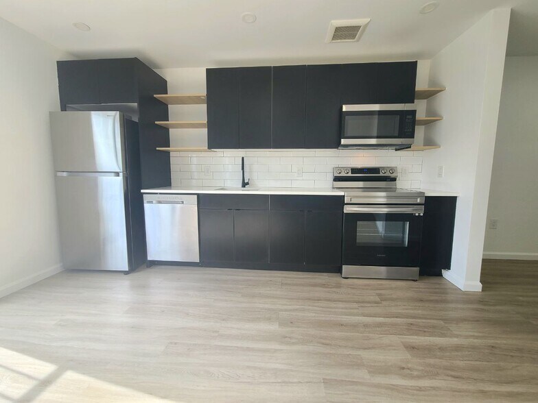 Building Photo - 556 Market St