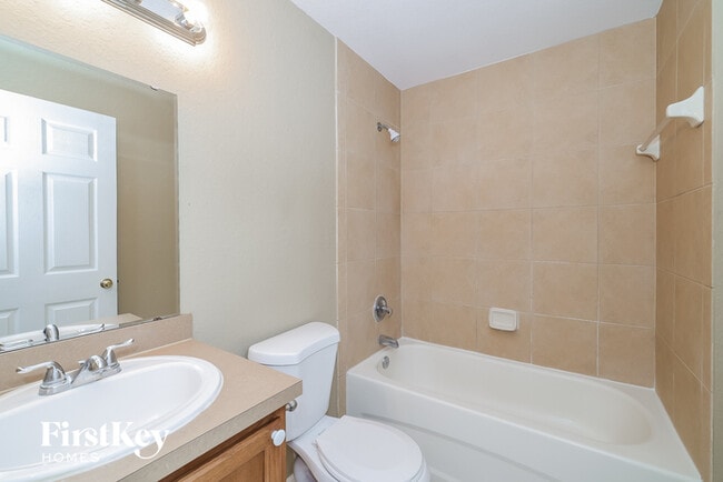 Building Photo - 933 26th St NW