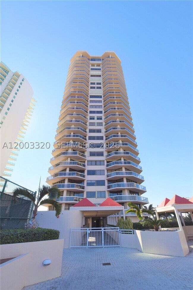 Building Photo - 20185 E Country Club Dr