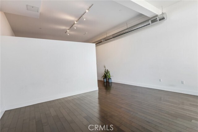 Building Photo - 433 Pine Ave