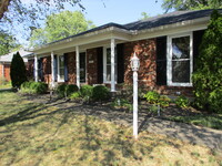Building Photo - 2901 Creekside Dr