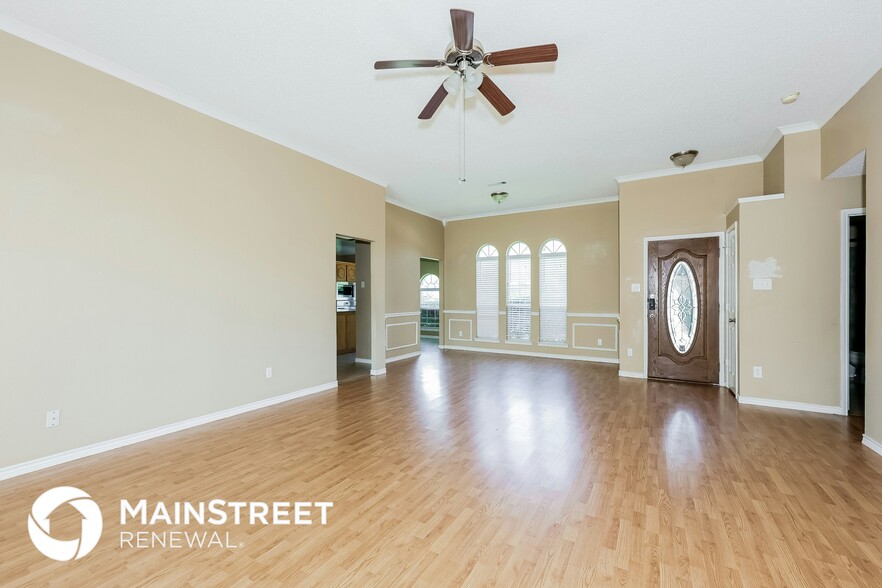 Building Photo - 740 Regalwood Dr