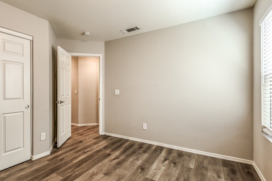 Building Photo - 4317 W Electra Ln