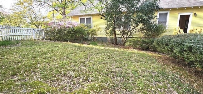 Building Photo - 1047 Ridge Ave