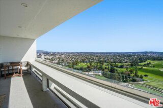 Building Photo - 2222 Ave of the Stars