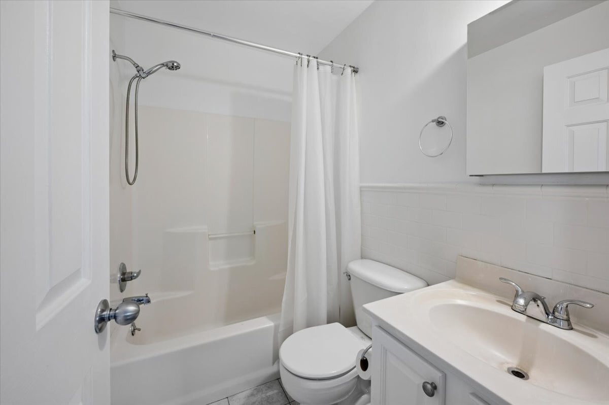 Building Photo - 727 Warburton Ave