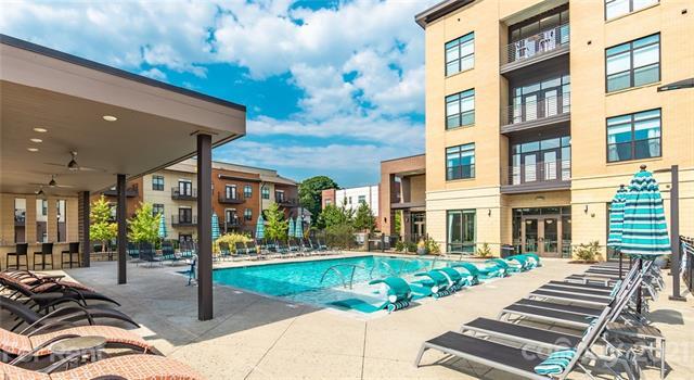 Building Photo - 1310 Iris Dr