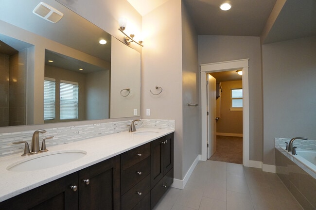 Building Photo - 2303 E Fratello St