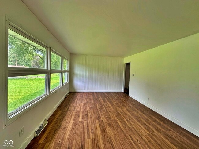 Building Photo - 2725 Kristen Dr W