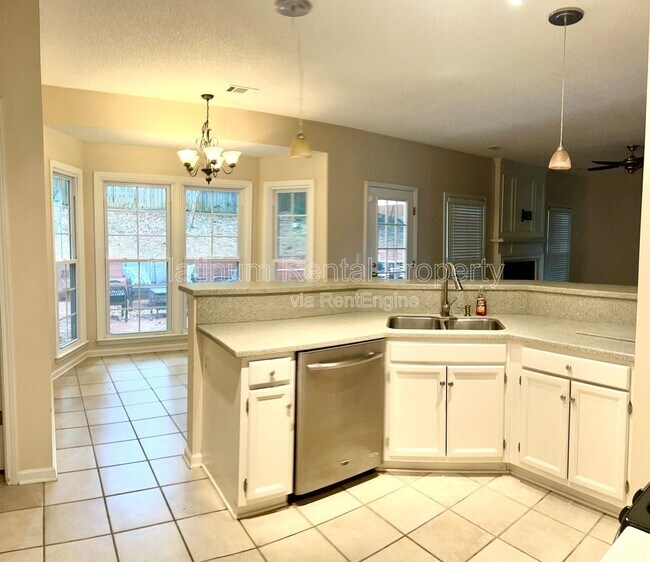 Building Photo - 335 Aolian Ct