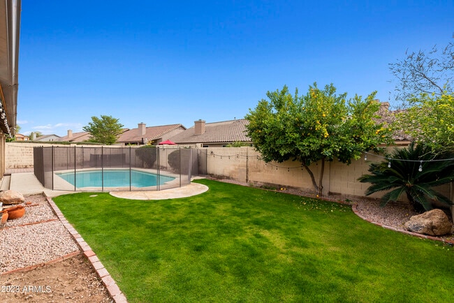 Building Photo - 4611 E Fernwood Ct