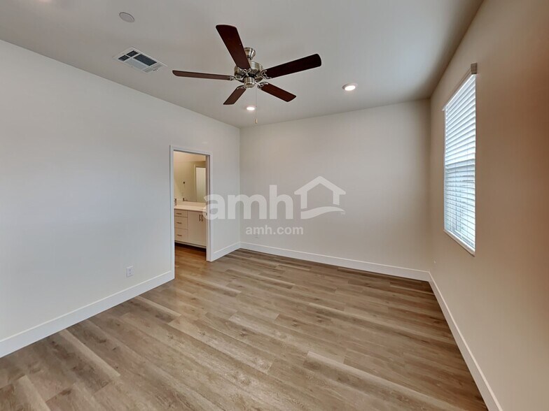 Building Photo - 501 Speckled Orchid Pl