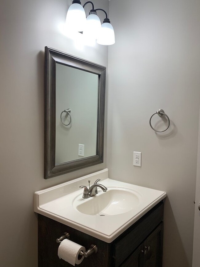 Building Photo - Charming 3 Bedroom Home in Private Setting in Tullahoma...