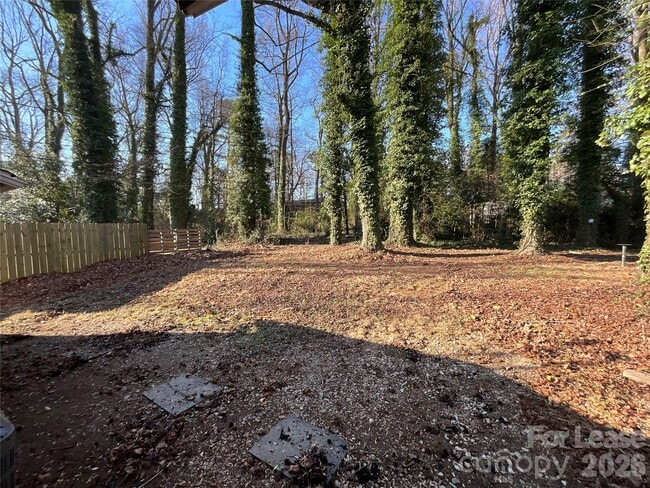 Building Photo - 520 Blendwood Dr