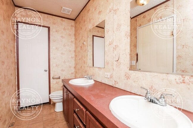 Building Photo - 756 Cooke Rd