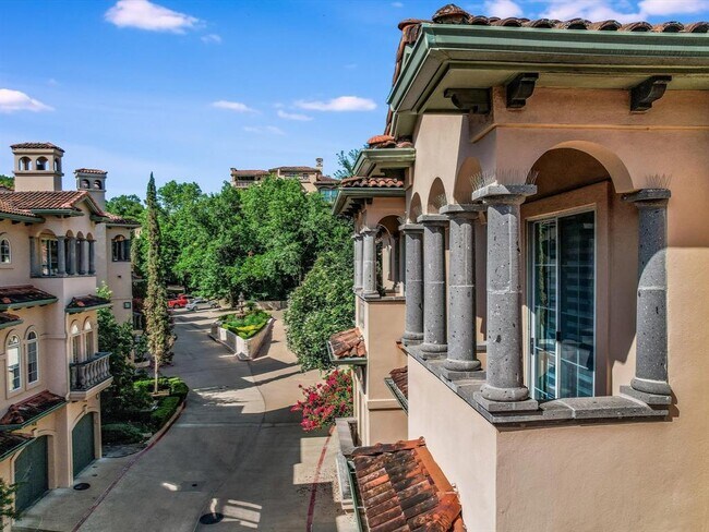 Building Photo - 1529 Barton Springs Rd