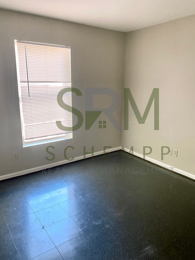 Building Photo - Spacious Second Floor 1BR in Portland