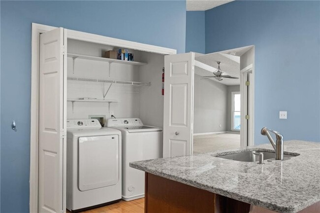Building Photo - 675 Clearwater Pl