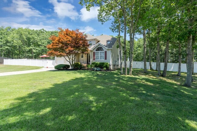 Building Photo - Private Cul-de-Sac Living: 4BR Home with Pool & Geothermal HVAC