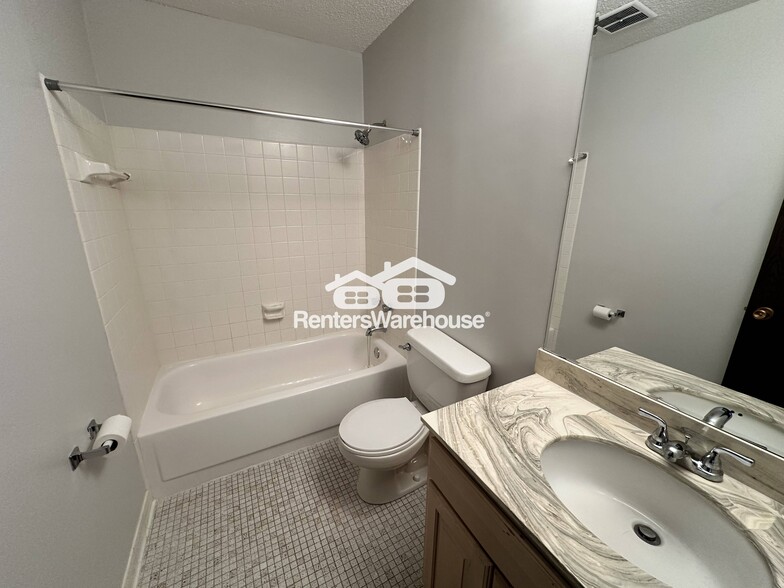 Building Photo - 1601 N Innsbruck Dr