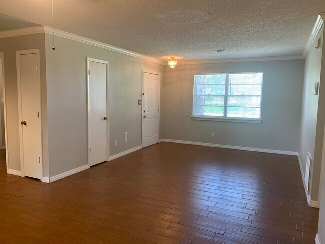 Building Photo - MOVE IN SPECIAL! Charming 3/1.5 St. Cloud Home w/ Partially Fenced Yard & Bonus Room