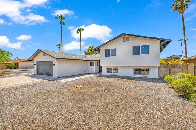 Building Photo - 6 bed/ 3.5 bath