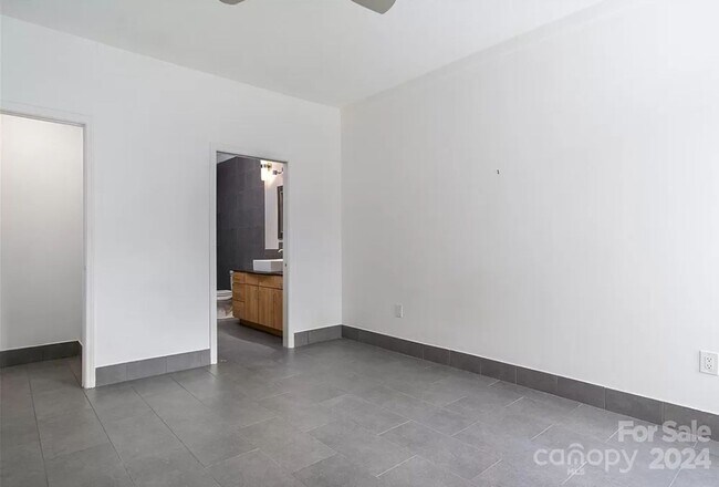 Building Photo - Asheville Condo Rental