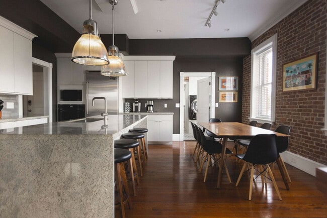 Building Photo - 536 Fleming St