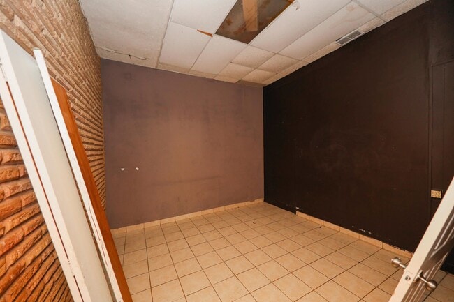 Building Photo - 2718 E Price St