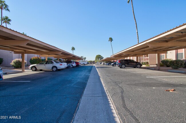 Building Photo - 7550 N 12th St