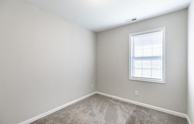 Building Photo - 3 Bedroom || 2.5 Bathroom - Townhome