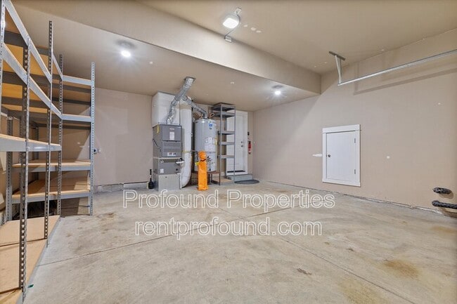 Building Photo - 7909 SW Oviatt Dr