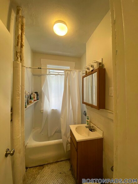 Building Photo - 1167 Boylston St