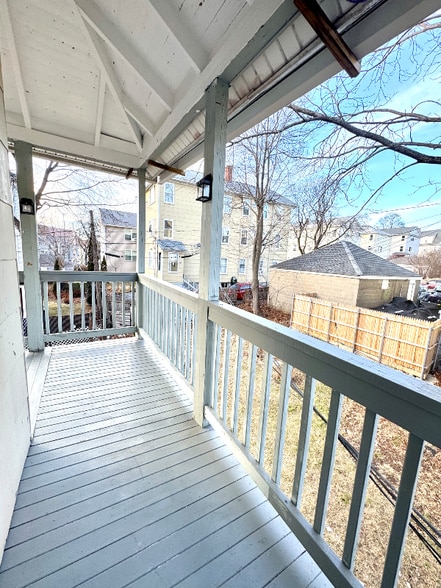 Building Photo - 184 Vernon St