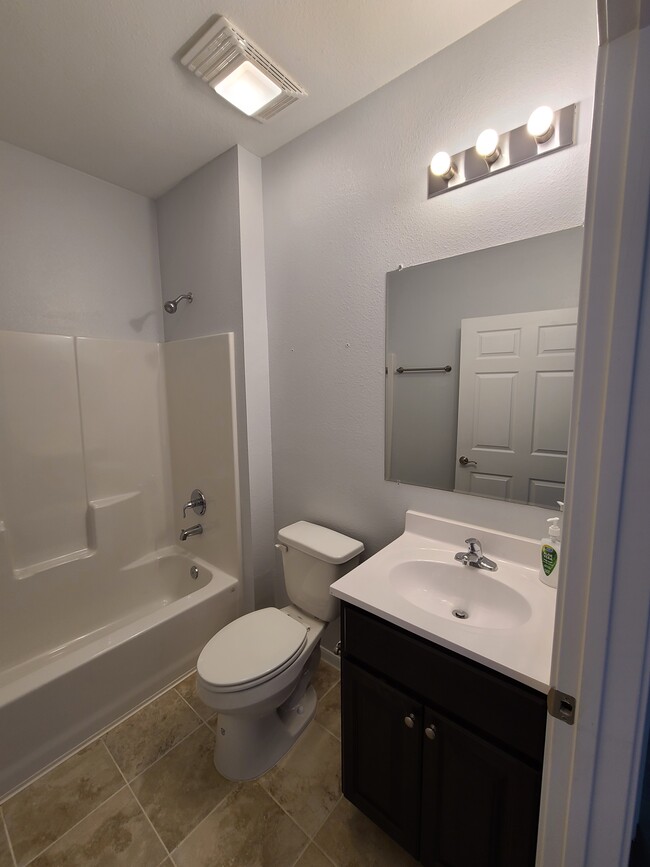 Building Photo - 3151 Roe Dr