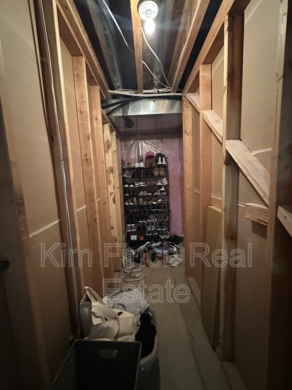 Building Photo - 201 Red Pine Dr