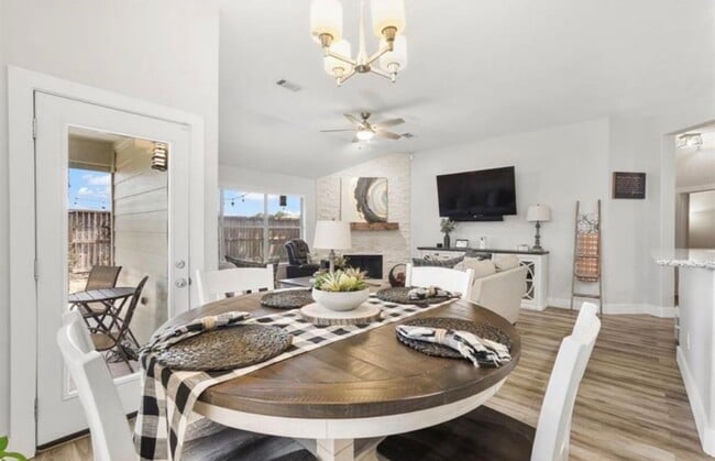 Building Photo - 6707 Oakbranch Manor Ln