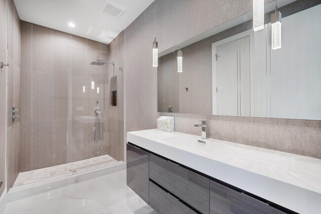 Building Photo - 106 NE 16th Terrace