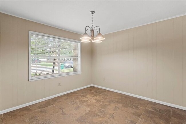 Building Photo - 122 Clarence Dr