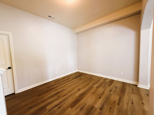 Building Photo - 8123 Autumn Dr